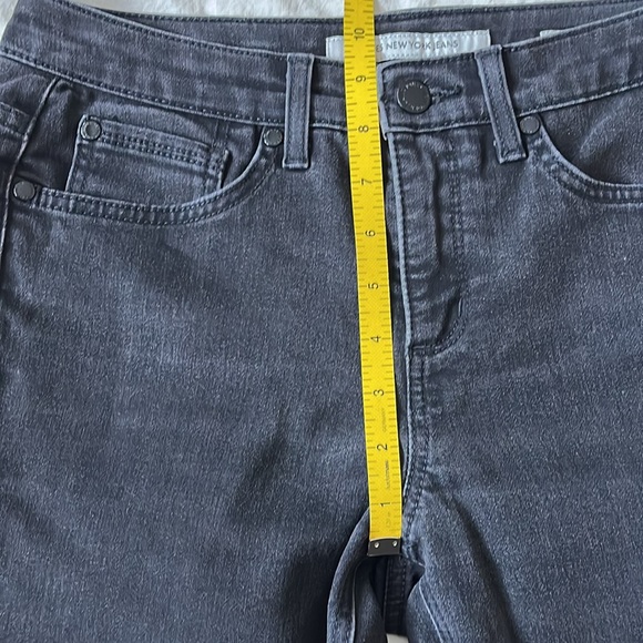 Jones New York Jeans / Park Avenue Curvy / Size 4 - Picture 12 of 14